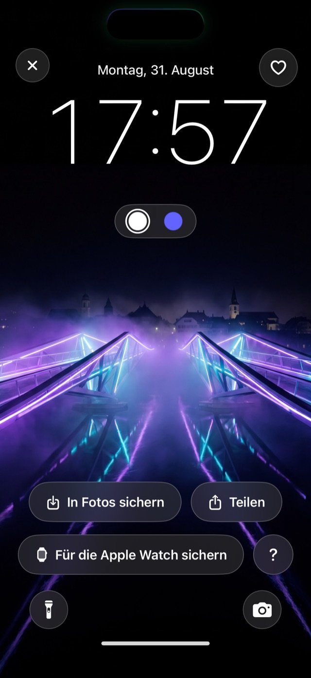 Bildschirmfoto der App: die Sperrbildschirm-Vorschau mit Datum, Uhrzeit und den Knöpfen „In Fotos sichern“, „Teilen“ und „Für die Apple Watch sichern“.