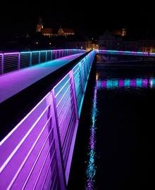 The wallpaper “Neon Bridge” as a watch face: the crop sits on the brightest part of the bridge.